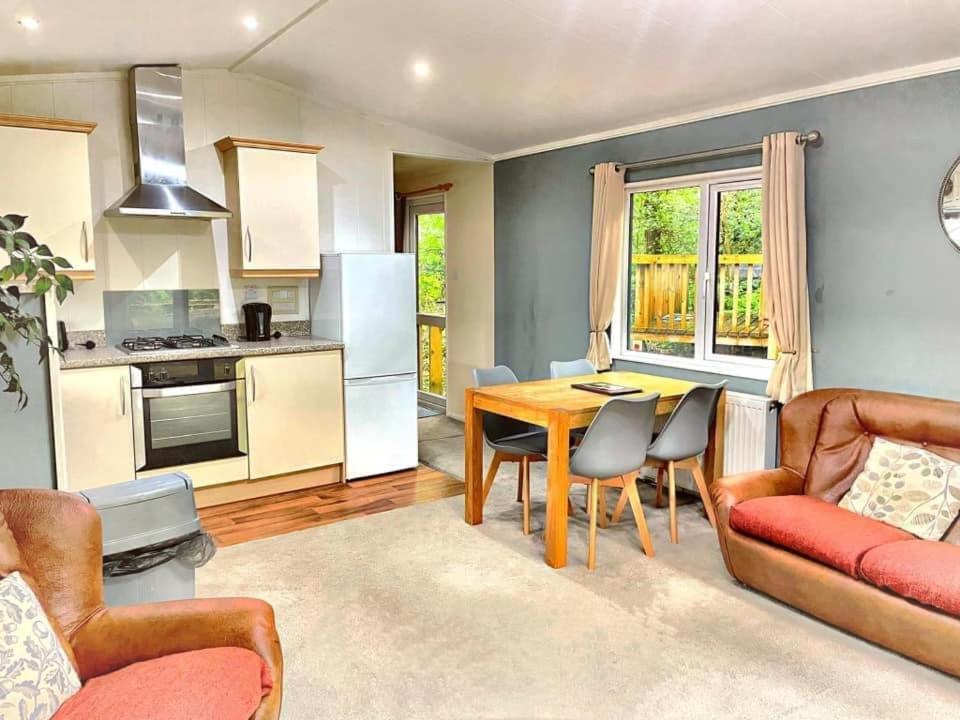 Woodland View -Hot Tub-Tenby-Carmarthen-St Clears Exterior photo